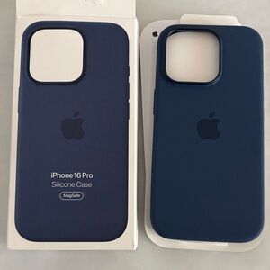 Apple iPhone 16 Pro Silicone Case MagSafe blue denim new open box